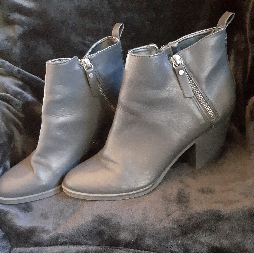 Black short heeled boots